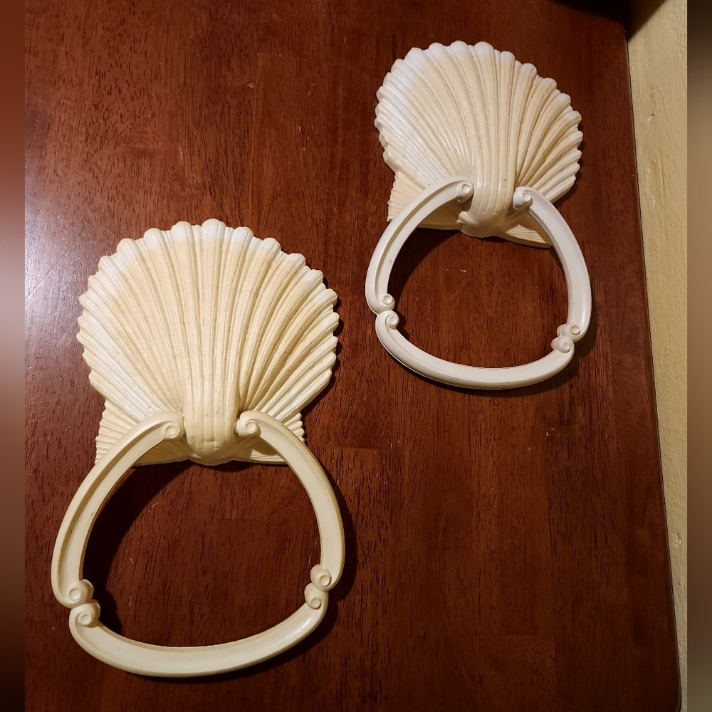 Vintage 1970s Plastic Wall Mounted Homco Sea Shell Towel Rings